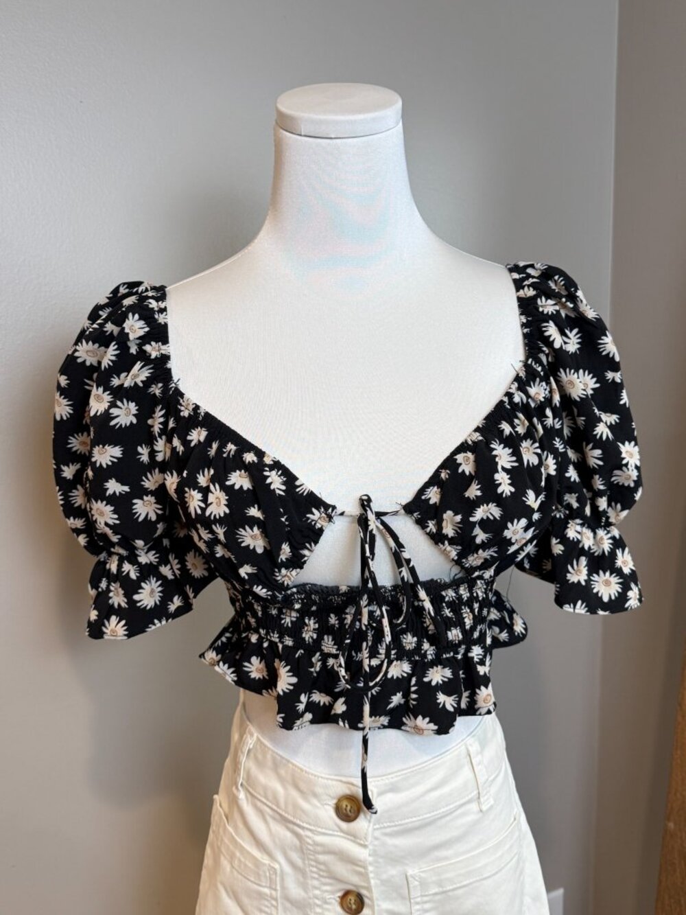 White Fox Daisy Print Puff Sleeve Ruched Crop Top Size S